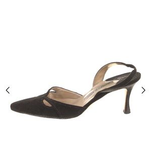 Manolo Blahnik Suede Slingback Pumps
Black
Semi-Pointed Toes with Bow Accents